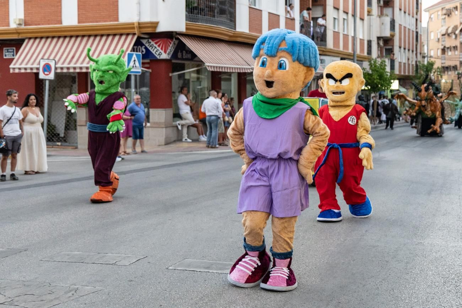 Pasacalles inaugural, fuegos artificiales e iluminación de la portada de feria y del recinto ferial de la Feria de San Bartolomé en Martos