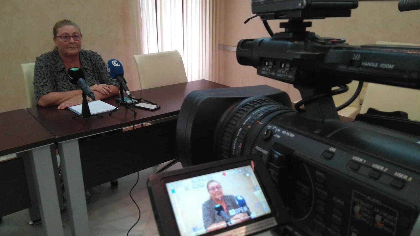 La alcaldesa de Almonte, Rocío del Mar Castellano, en rueda de prensa.