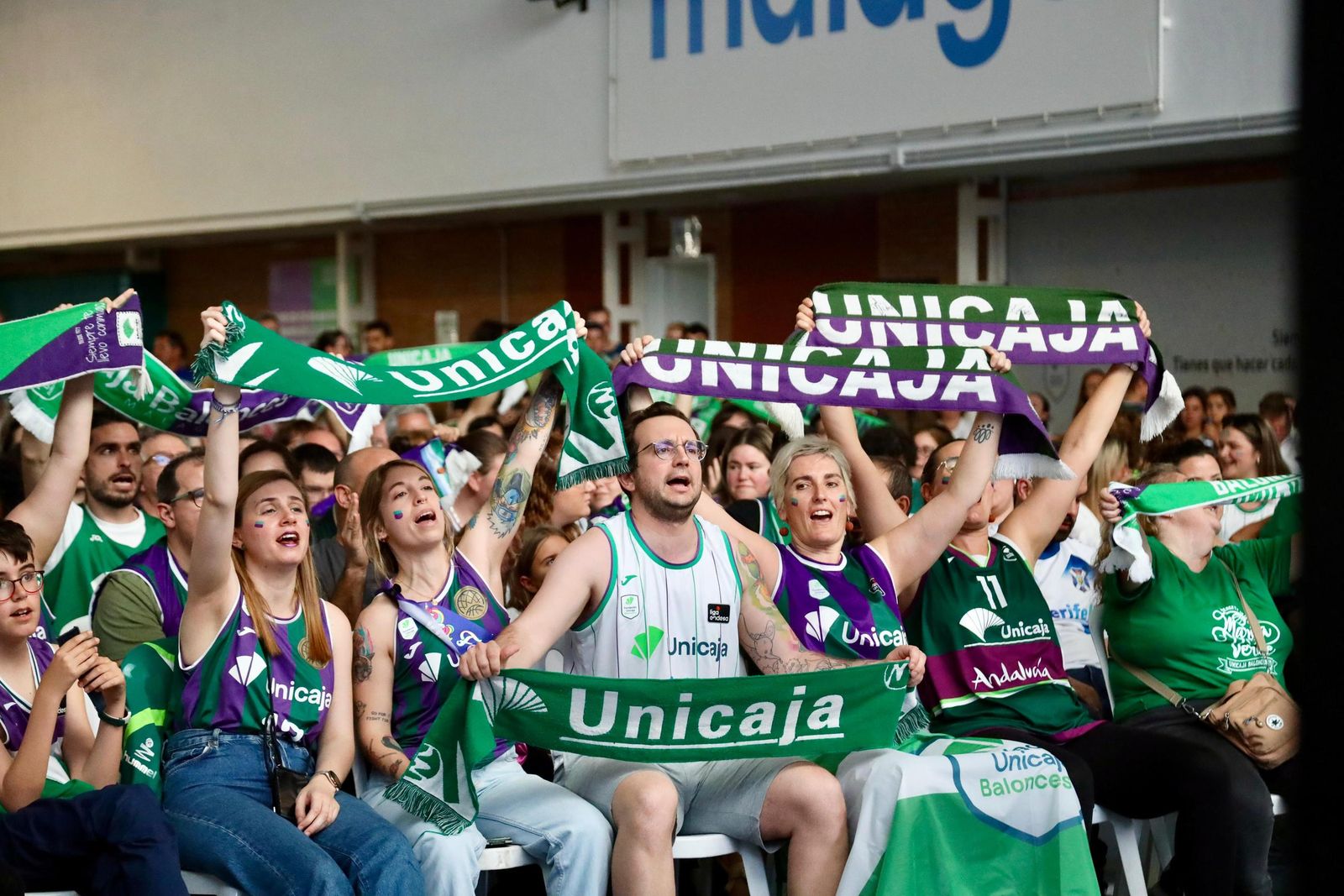 La locura en Los Guindos: ¡Búscate durante la final de BCL del Unicaja!