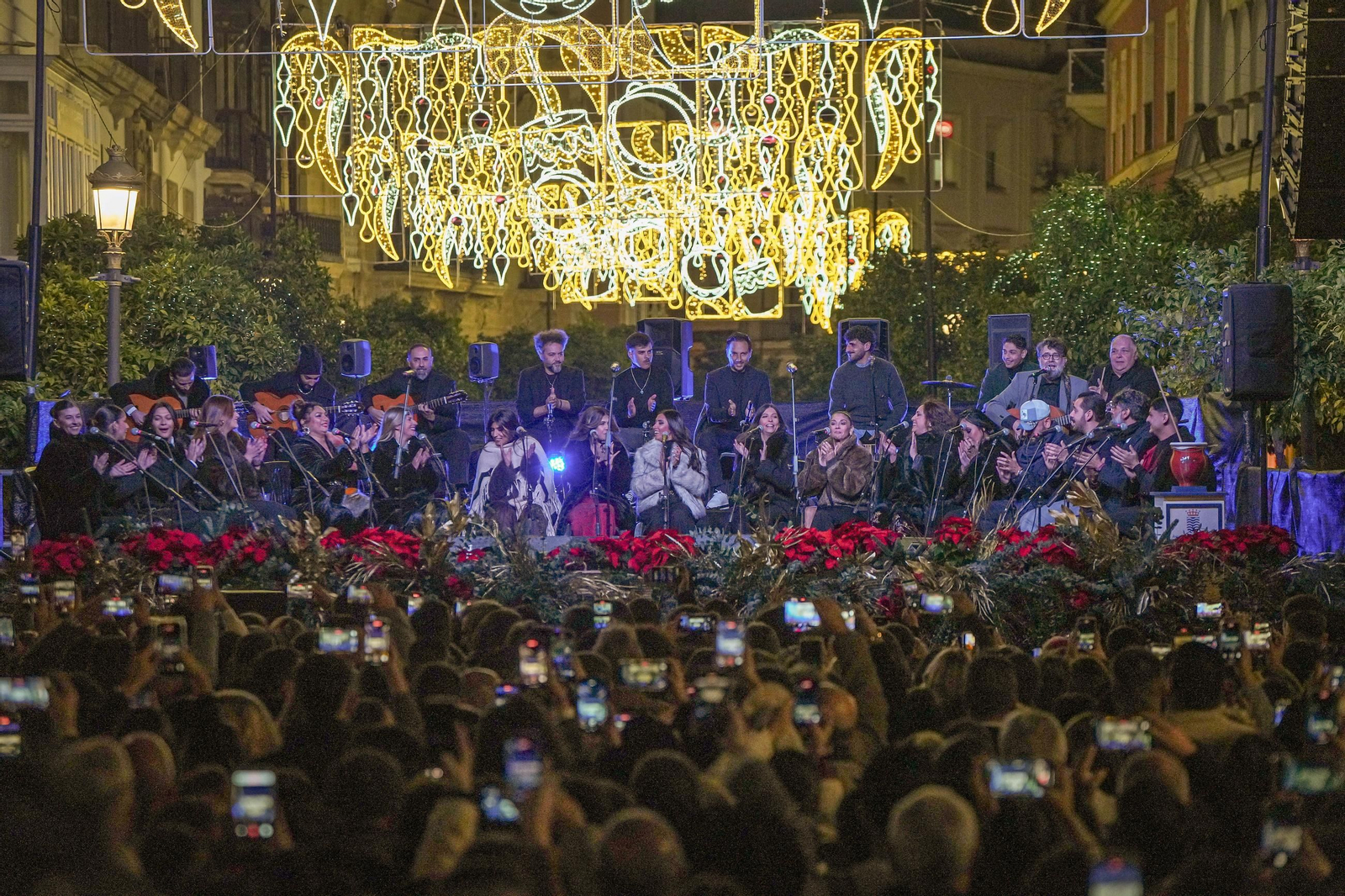 Imágenes del ambientazo en el alumbrado de Navidad en Jerez