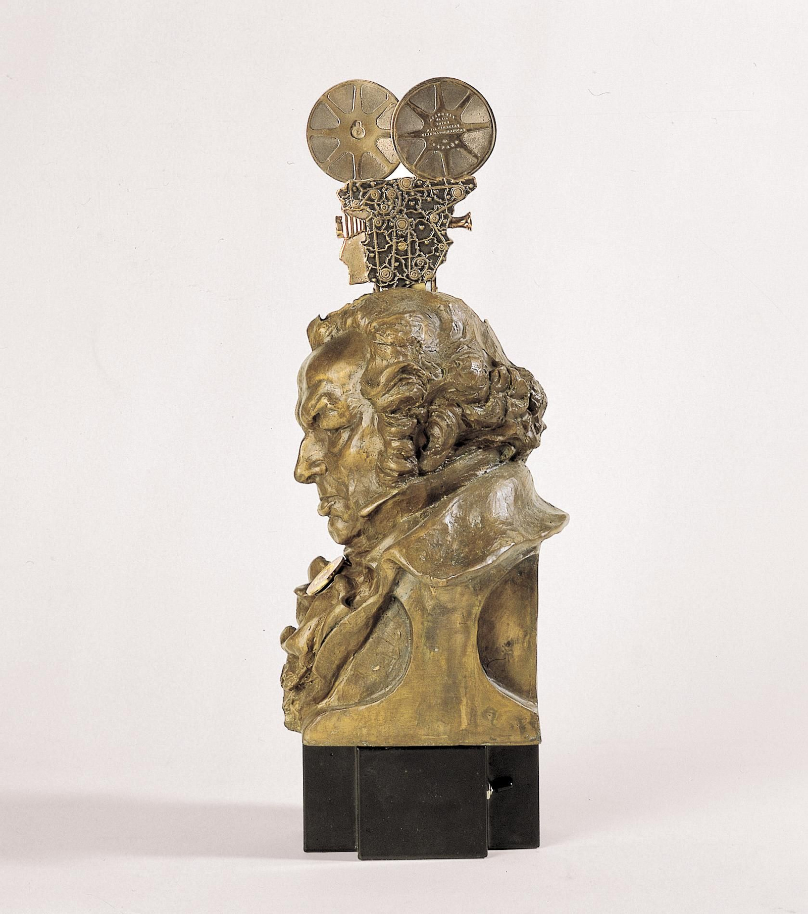 El primer trofeo de los Premios Goya, diseñado por Miguel Berrocal.