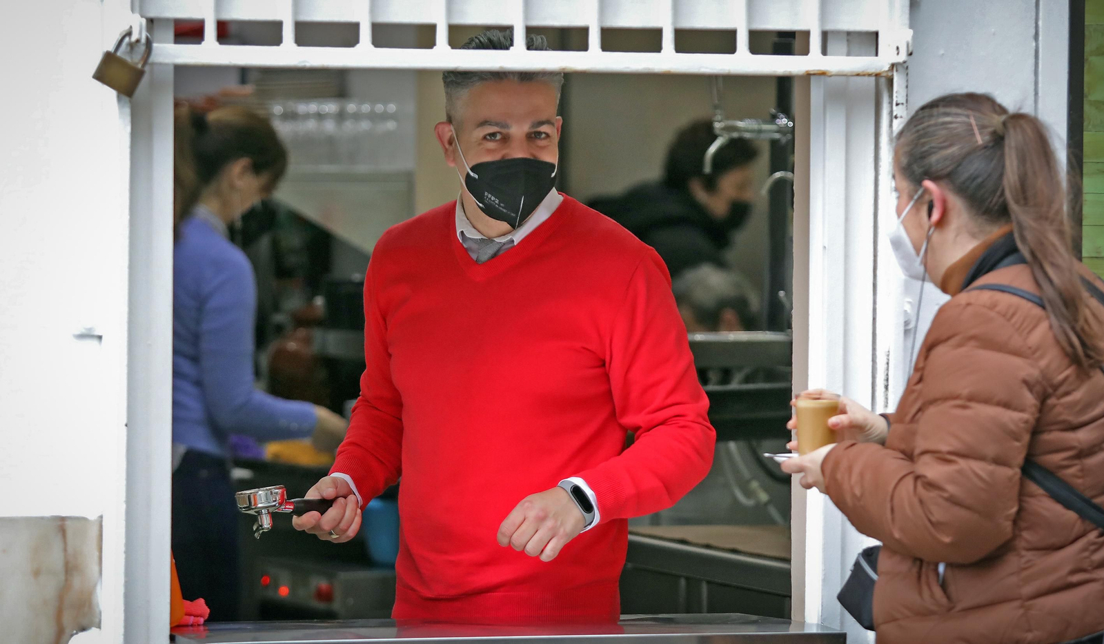 Vuelve la actividad en los  bares de Jerez