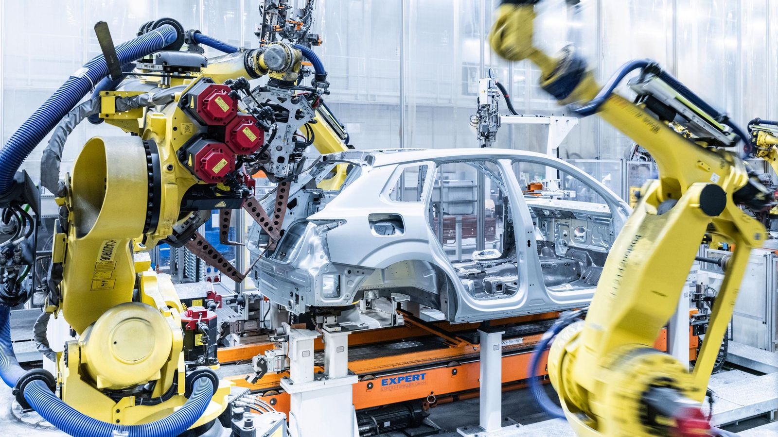 Todo el trabajo sobre las carrocerías se efectuará en la planta de Györ, en Hungría; aunque el ensamblaje final podrá tener lugar aquí o en Alemania, en la factoría de Ingolstadt.