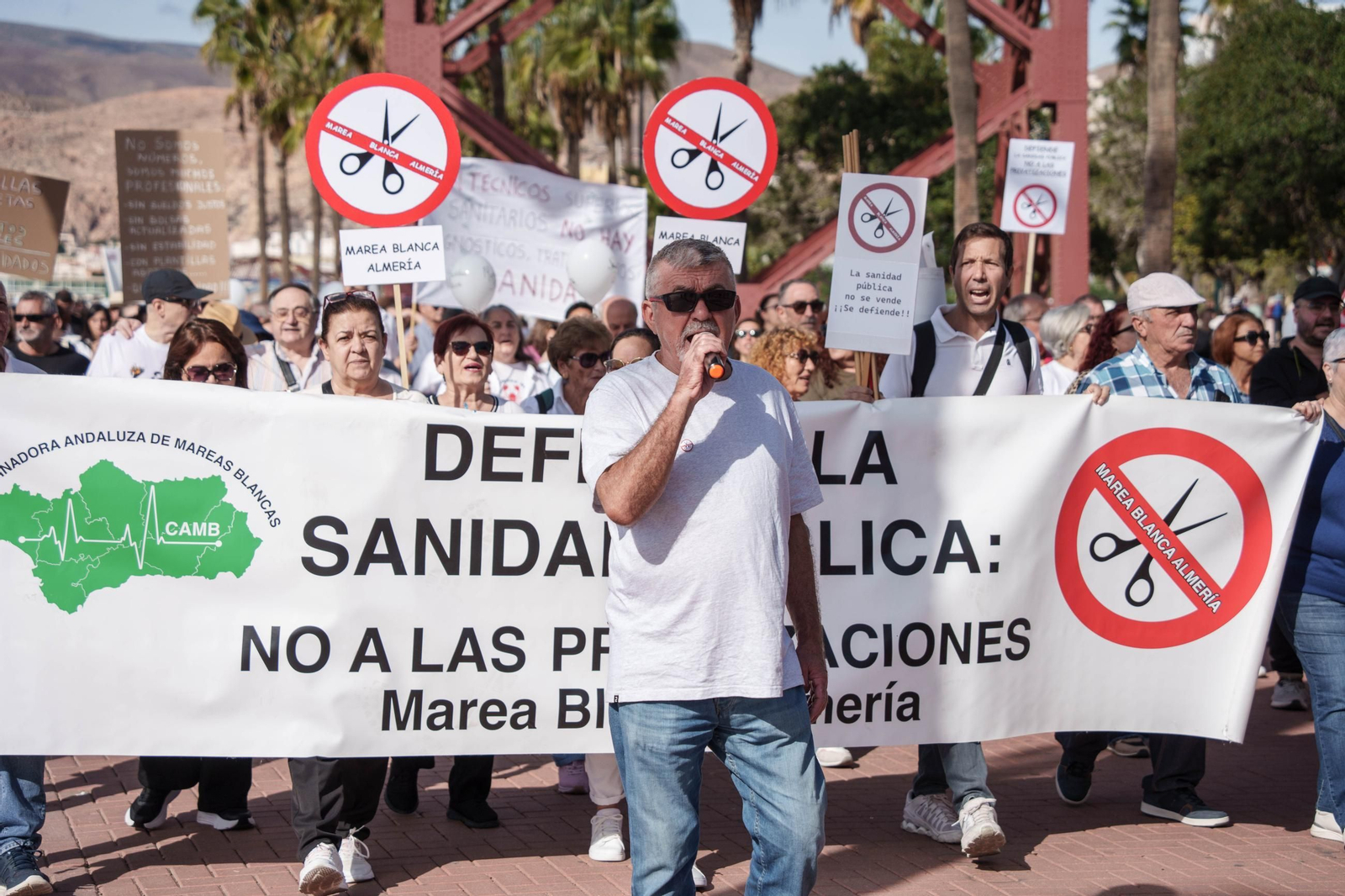 "La sanidad se defiende, gobierne quien gobierne", Almería se lanza a las calles por la sanidad pública