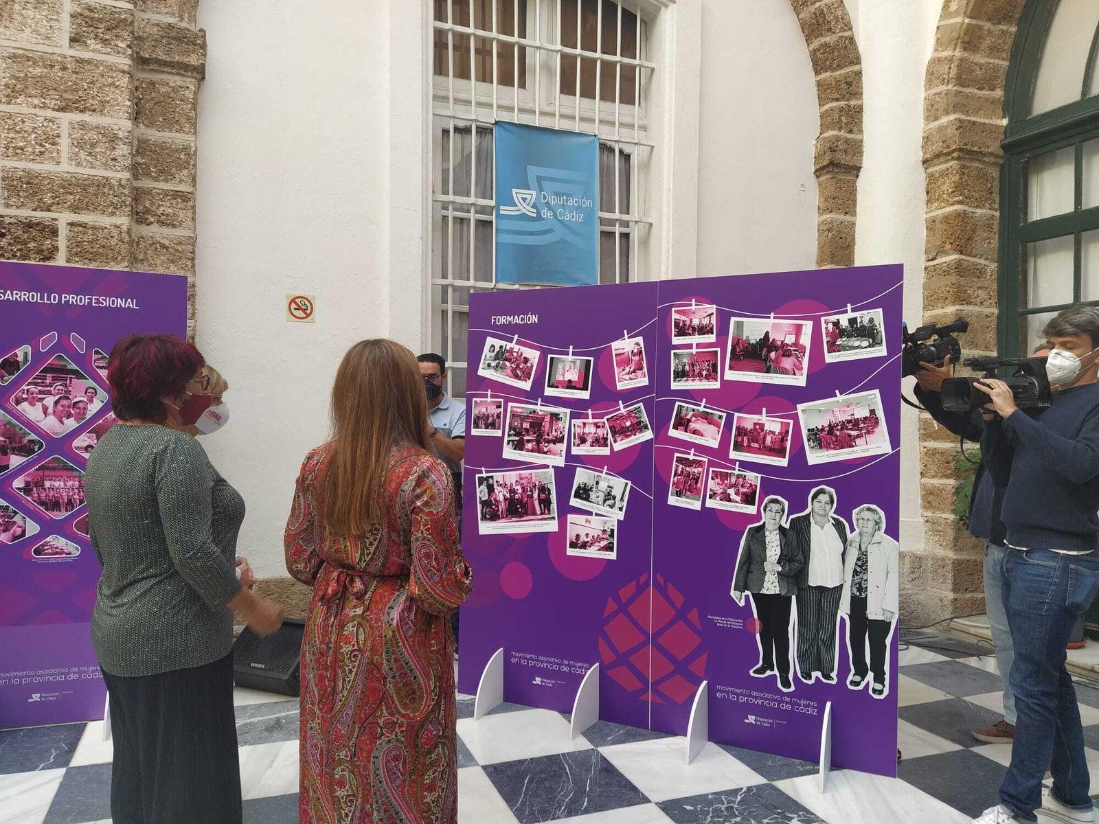 Inauguración de la exposición 'Como una piña'.