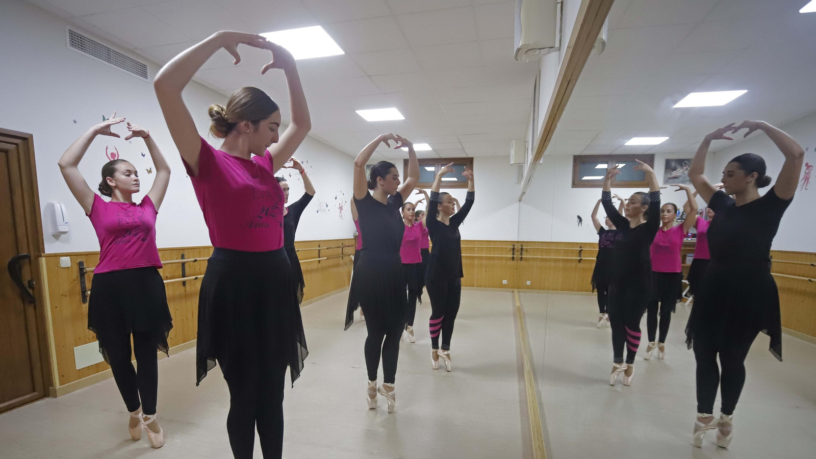 Fotos de la Academia de Baile Eva en La Línea