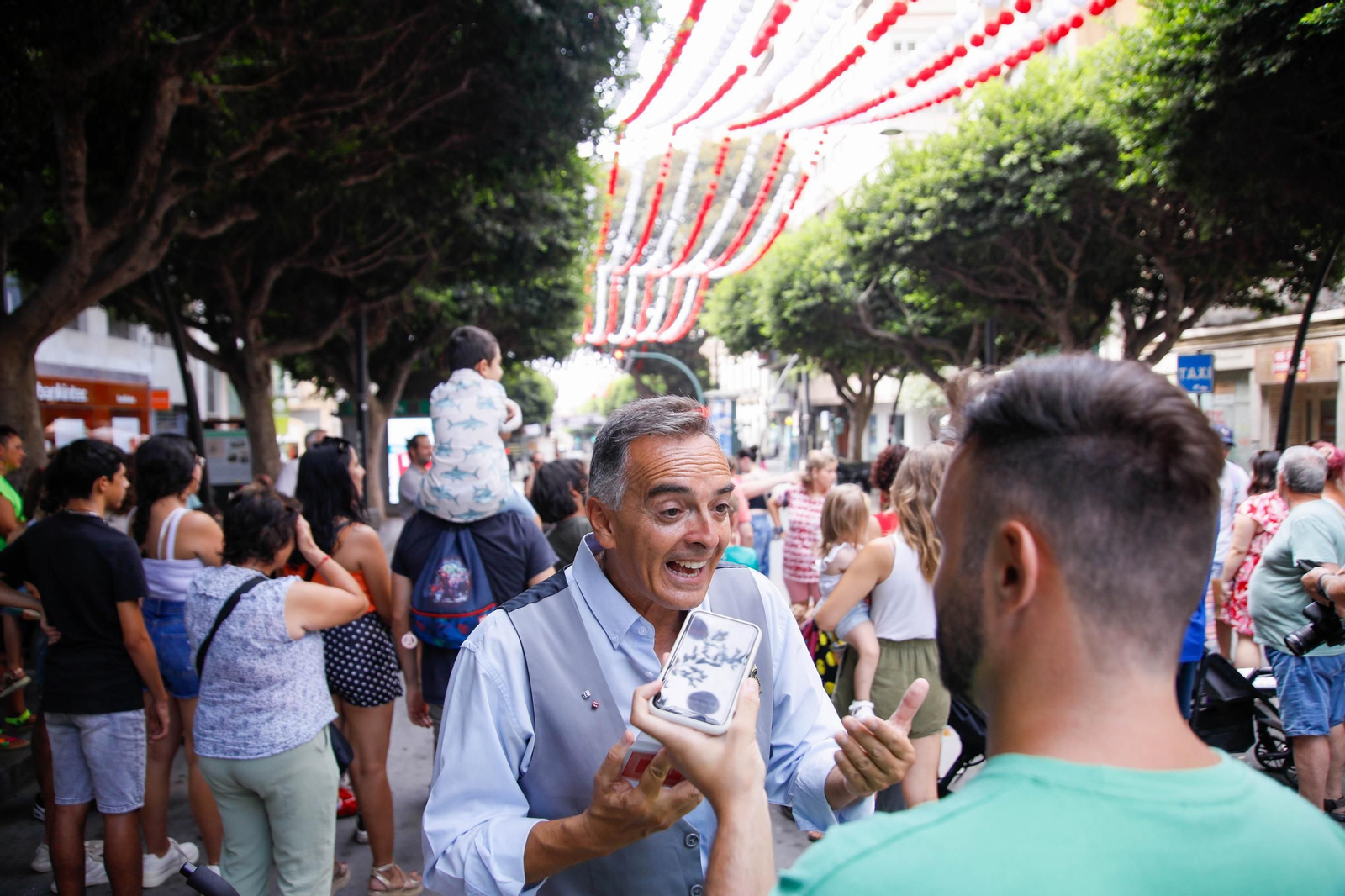 Las mejores imágenes del espectáculo 'Magia en la Calle' en el Paseo de Almería