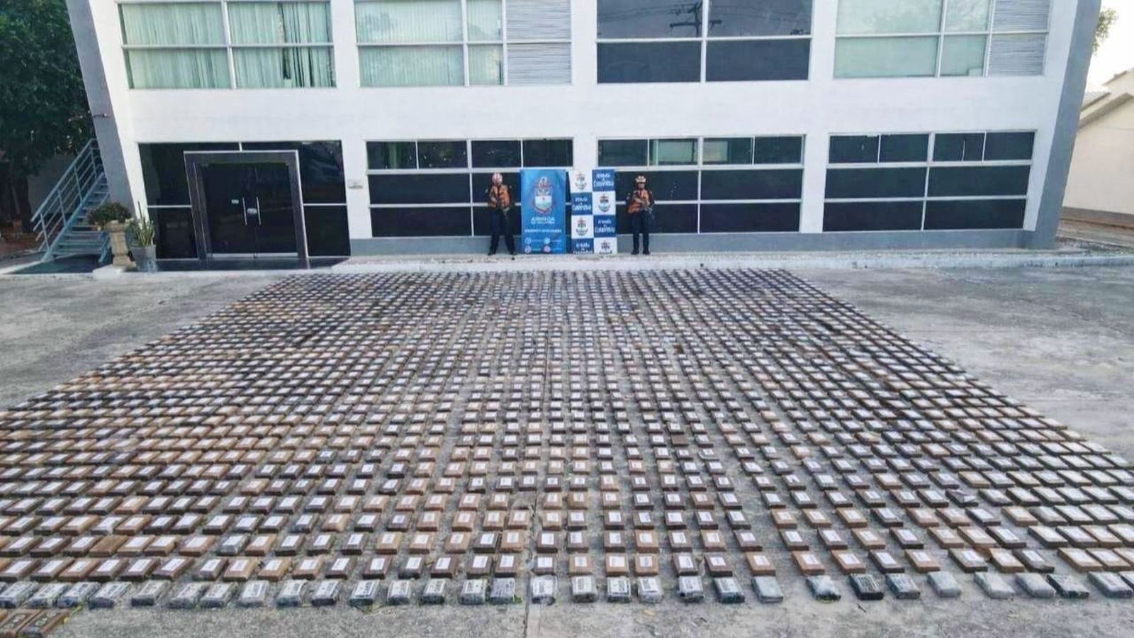 Incautan dos toneladas de cocaína en un buque que iba de Colombia a España.