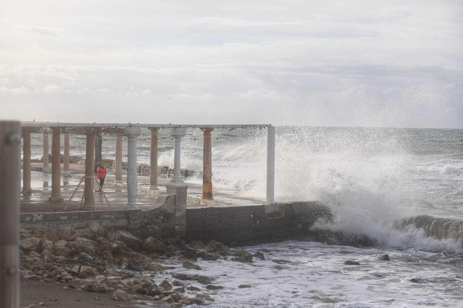 Las fotos del temporal de viento de levante en Málaga, en aviso naranja