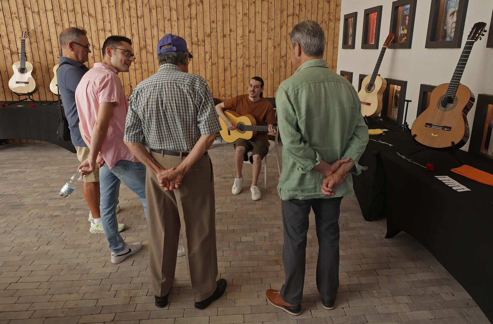 Fotos del encuentro de maestros Luthiers en el centro de interpretación Paco de Lucía de Algeciras