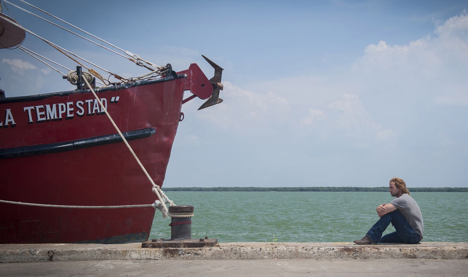 William Levy con su barco en la ficciñon de 'La tempestad'