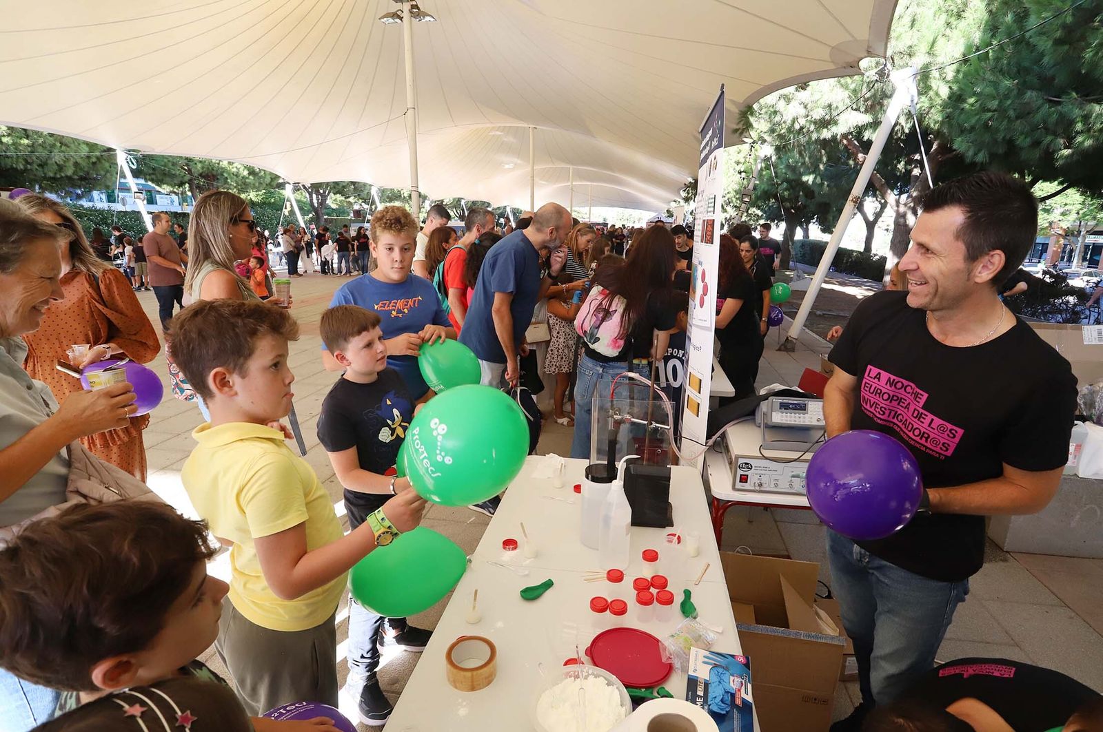 Imágenes de los talleres y actividades de La Noche Europea de los Investigadores