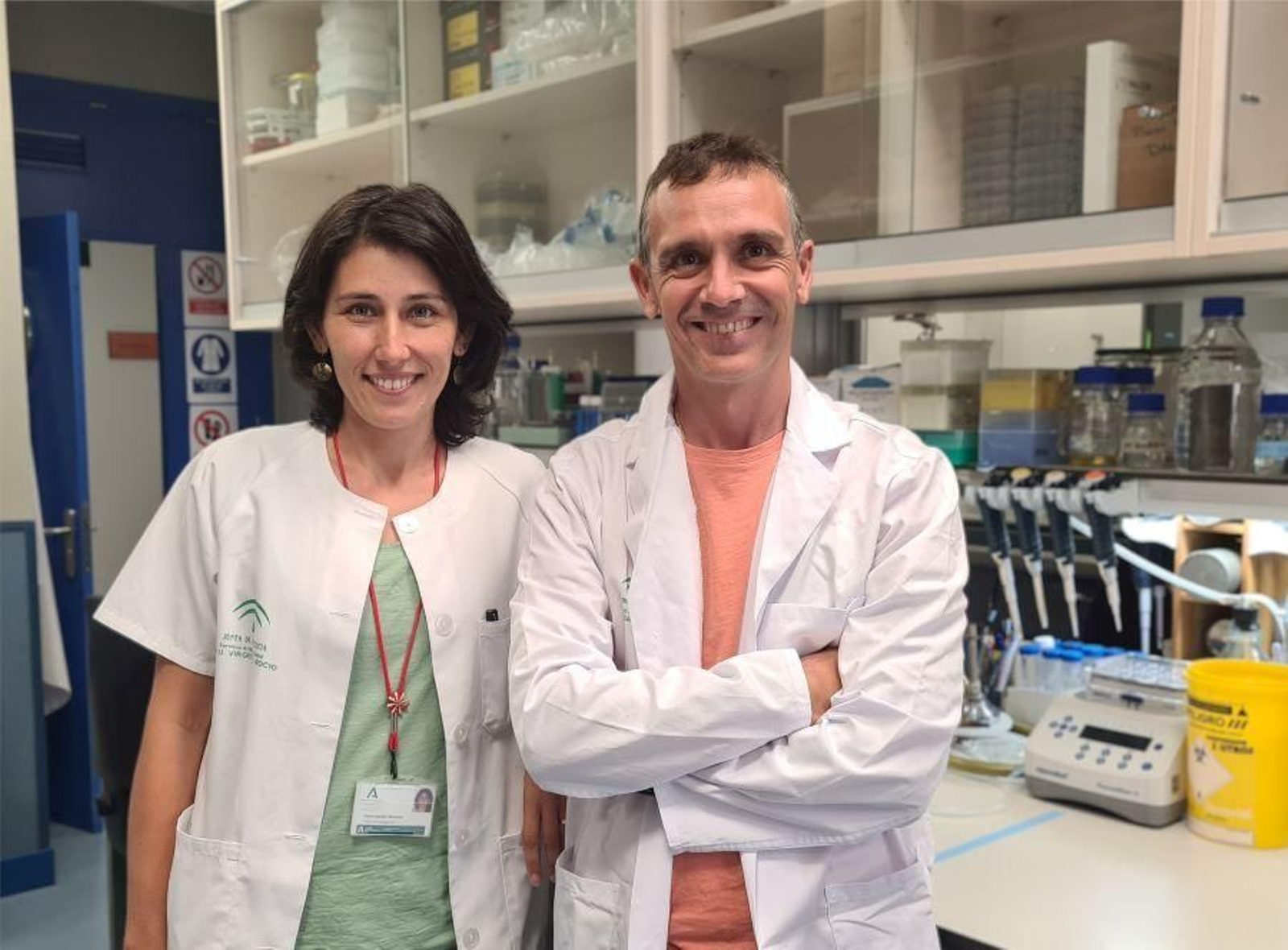 Los investigadores Diana Aguilar-Morante y  Daniel Gómez Cabello.