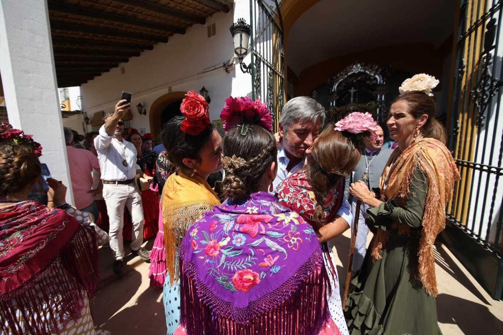 El Simpecado de Jerez a los pies de la Virgen del Rocío