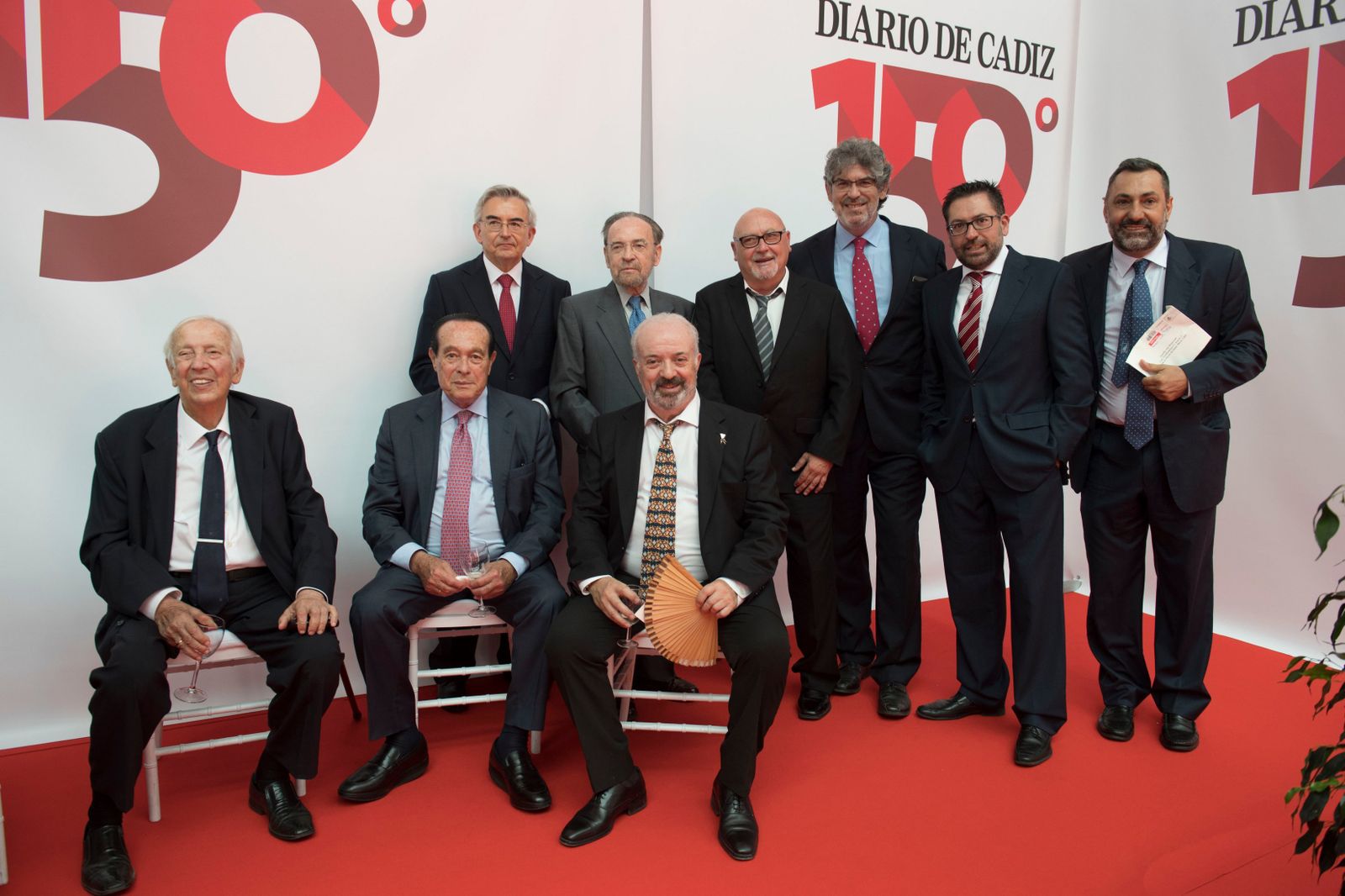Manuel Olivencia, Curro Romero y Antonio Martín, sentados ante José Joaquín León, Antonio Burgos, Manolo Santander, José Guerrero ‘Yuyu’, José Manuel Sánchez Reyes y Diego Joly.
