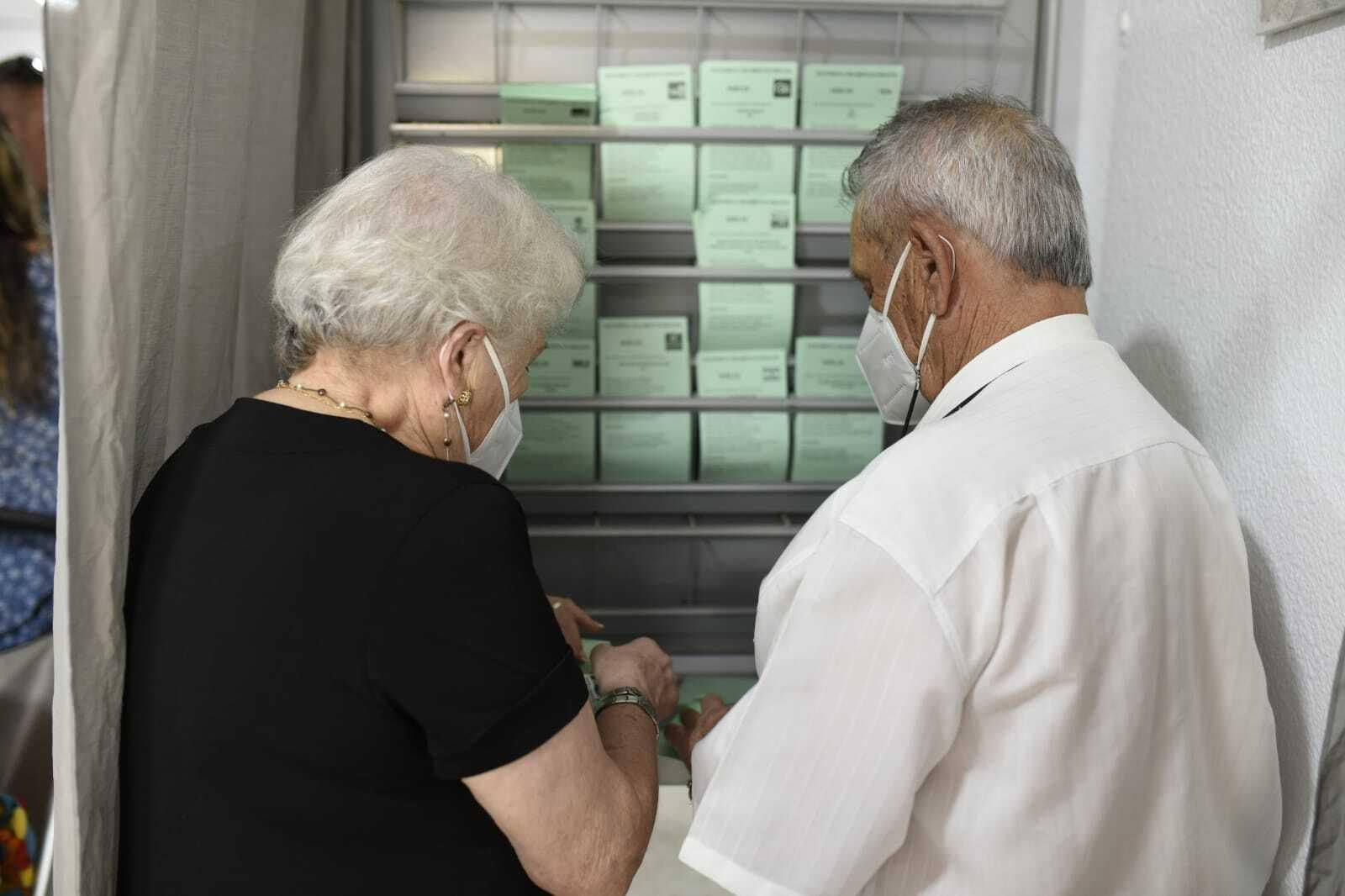 Elecciones Andalucía: Las primeras imágenes de las jornada en Huelva