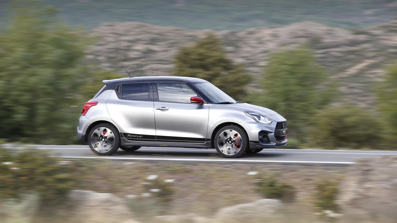 Aunque en puridad este utilitario de 3,89 m de largo no es un deportivo, el comportamiento dinámico se adapta perfectamente al día a día de quienes disfrutan conduciendo.