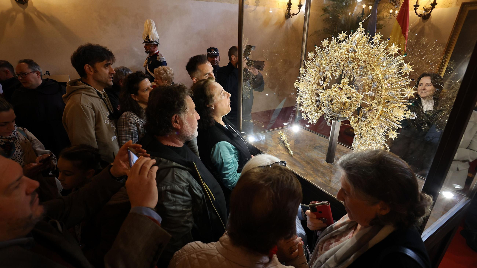 La Corona de la Virgen del Carmen en el Ayuntamiento de Jerez