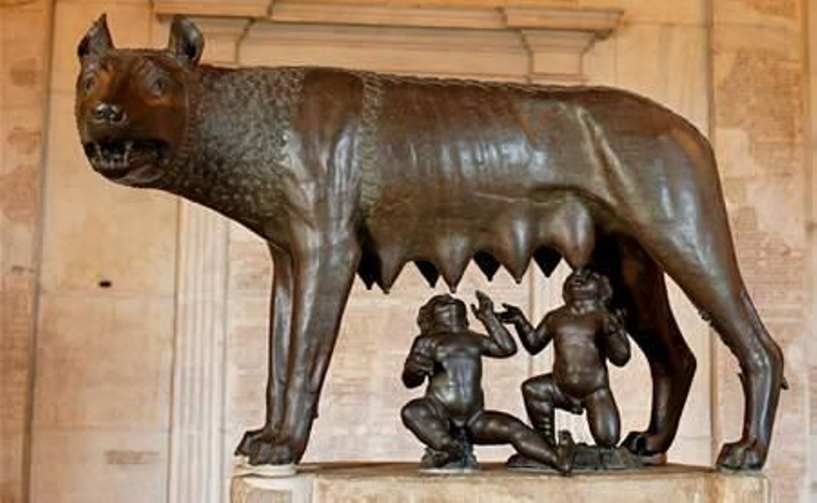 La 'loba capitolina' es de la Edad Media y no etrusca