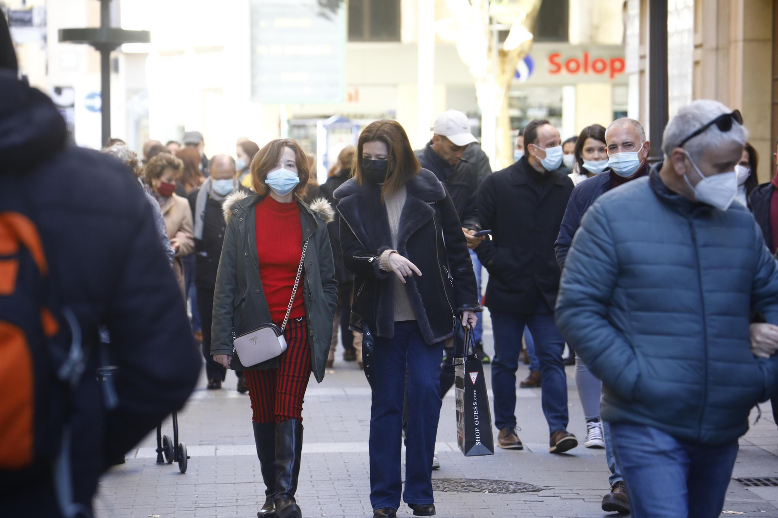 Arranca la jornada de compras navideñas en Córdoba, en imágenes