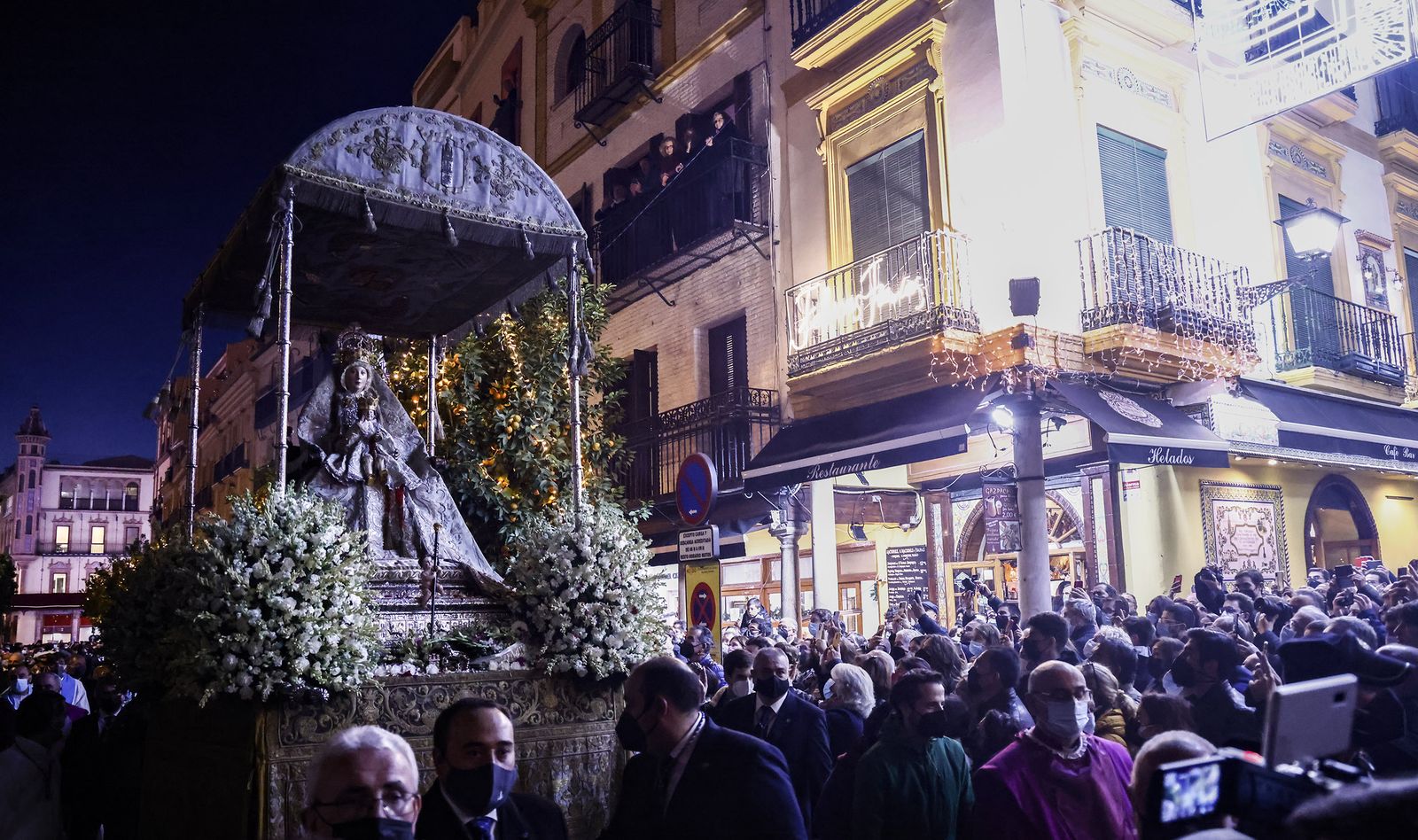 La procesión de la Virgen de los Reyes, en imágenes