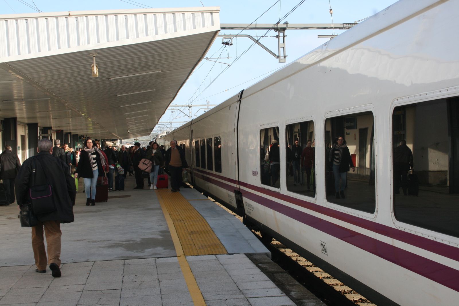 Llegada a Linares del tren Granada-Madrid