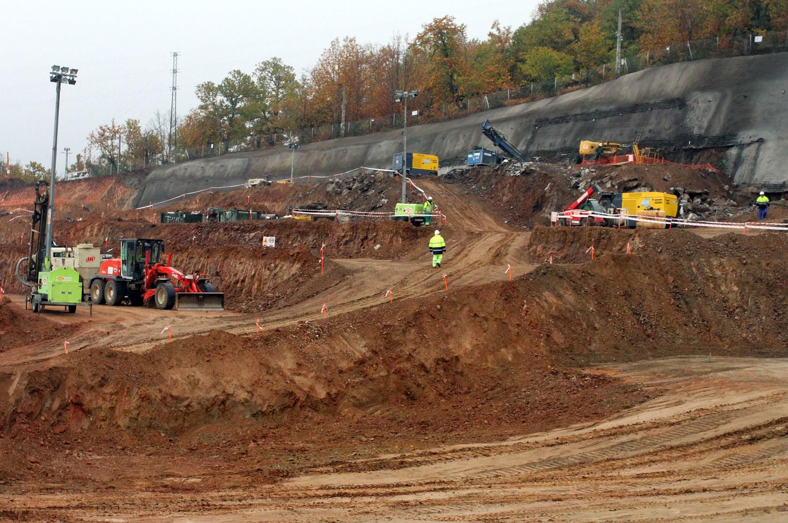 Imágenes de la colocación de la primera piedra de la planta de ElPozo en Jabugo.