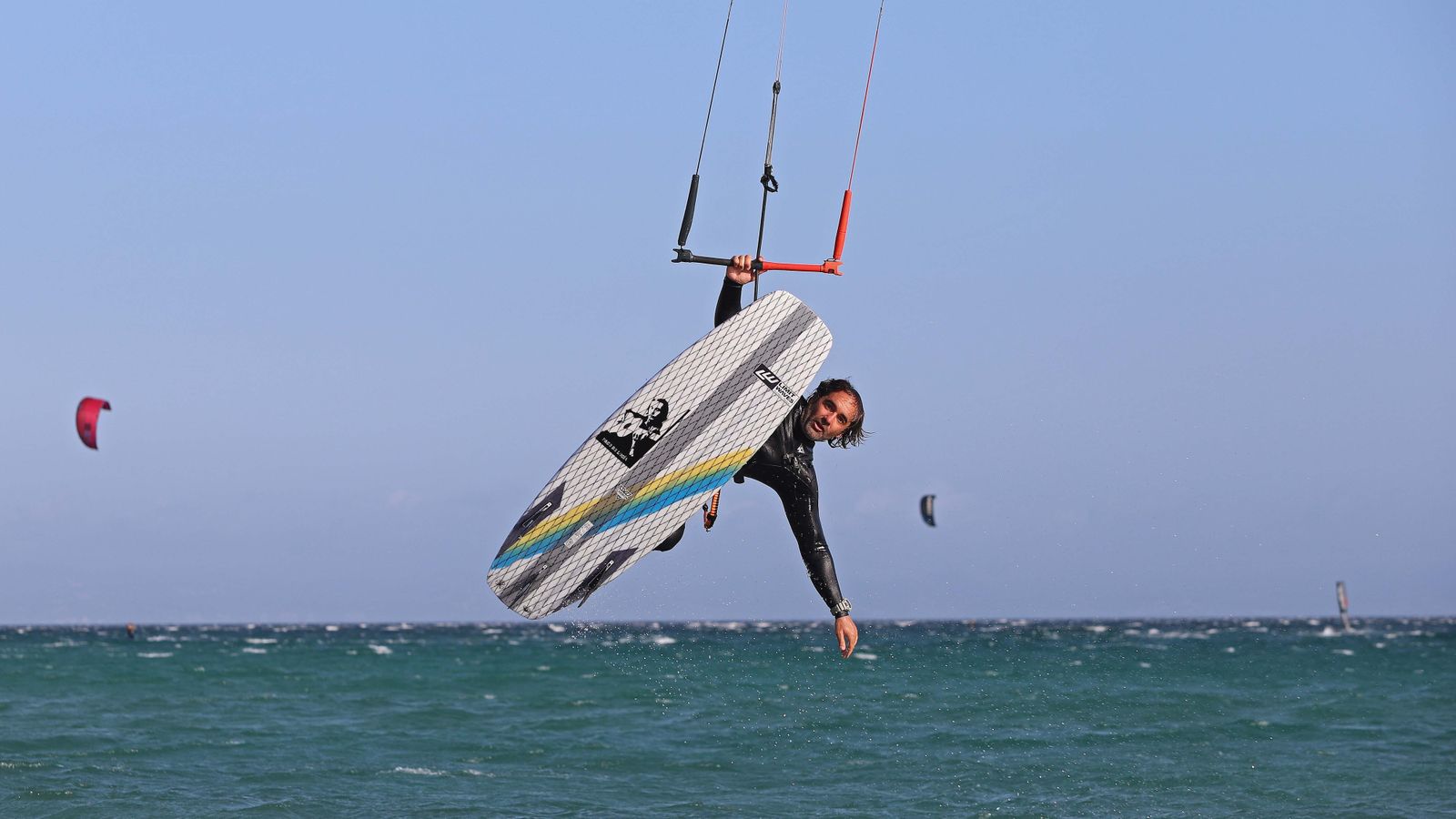 Fonsy Delgado rinde homenaje a Paco de Lucía en las playas de Tarifa