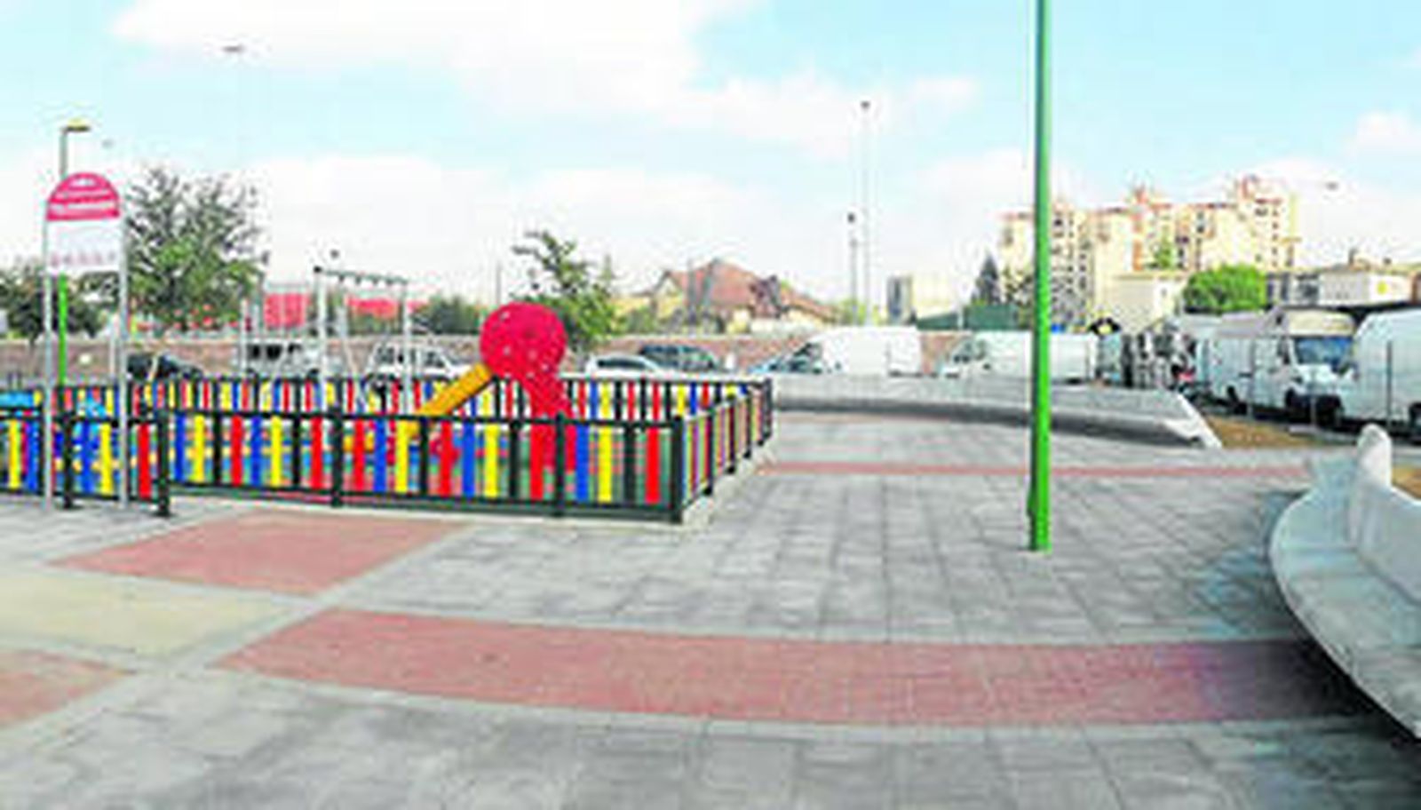 El nuevo espacio público, con juegos infantiles.