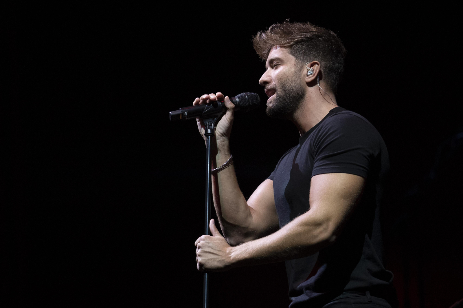 Pablo Alborán con 'la Cuarta Hoja' triunfa en la Plaza de Toros de Granada