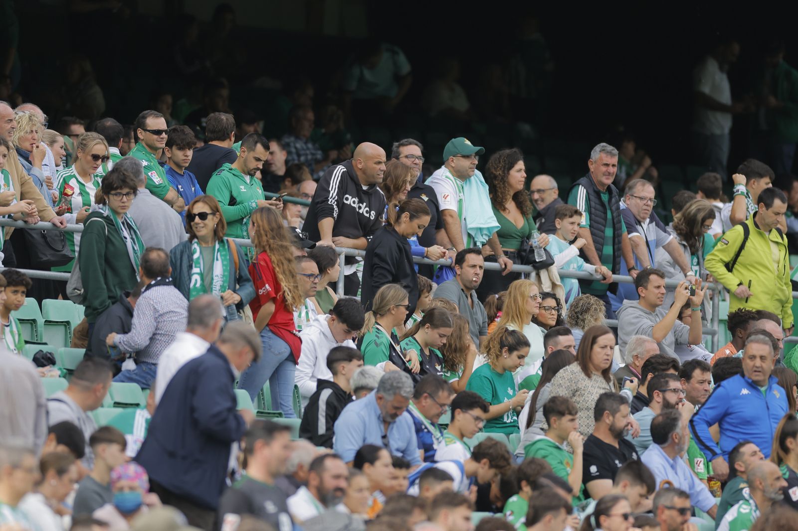 Búscate en las fotos del Betis-Osasuna