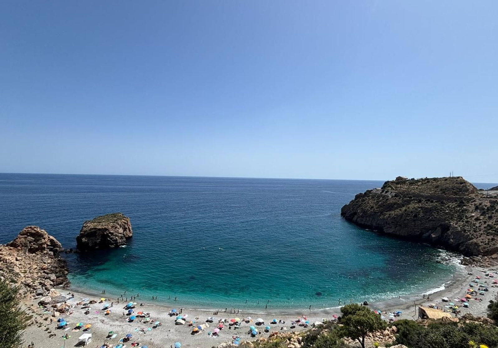 La cala se consolida como "una de las playas más valoradas, visitadas y admiradas de la Costa".