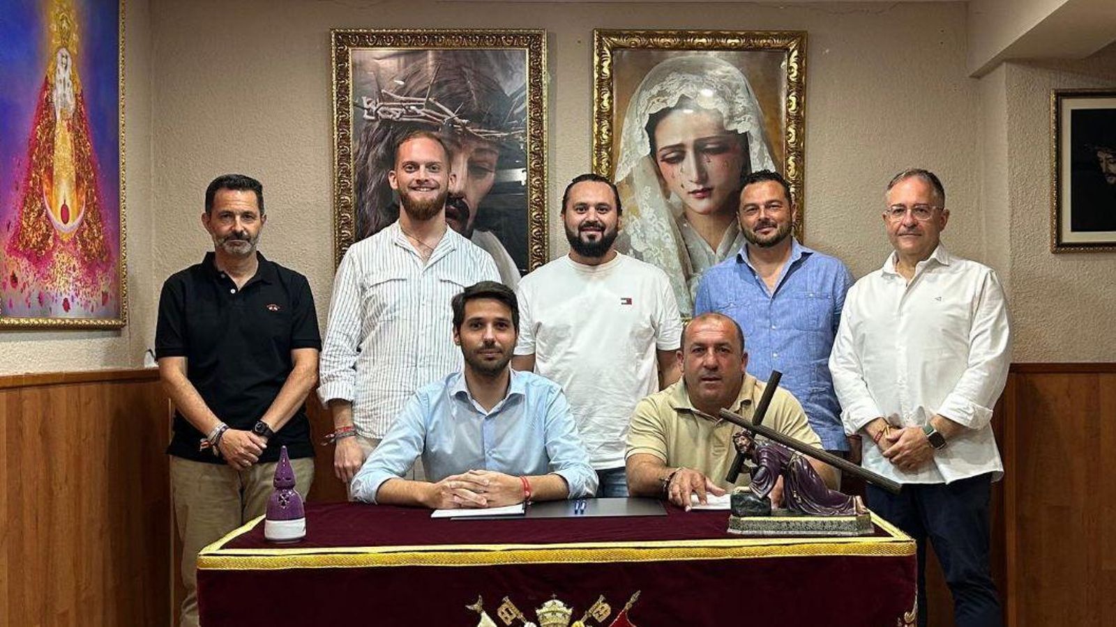Firma del nuevo contrato musical Firma del nuevo contrato musical