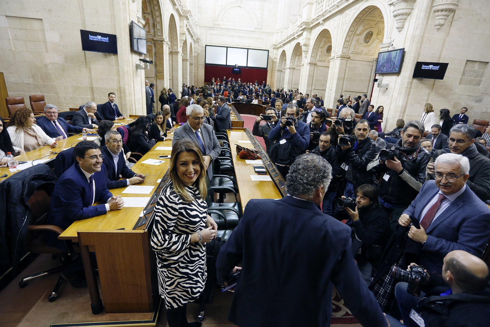 Las imágenes de la sesión de investidura de Juanma Moreno