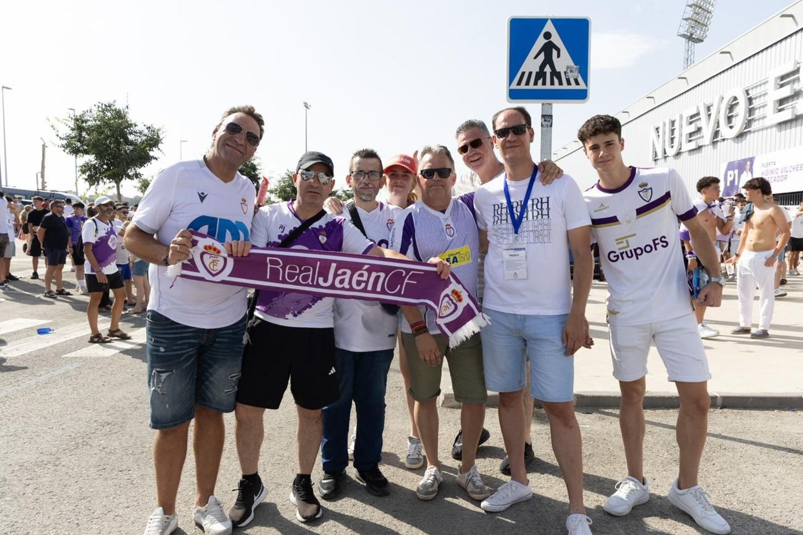 El épico recibimiento de la afición lagarta al Real Jaén, en imágenes