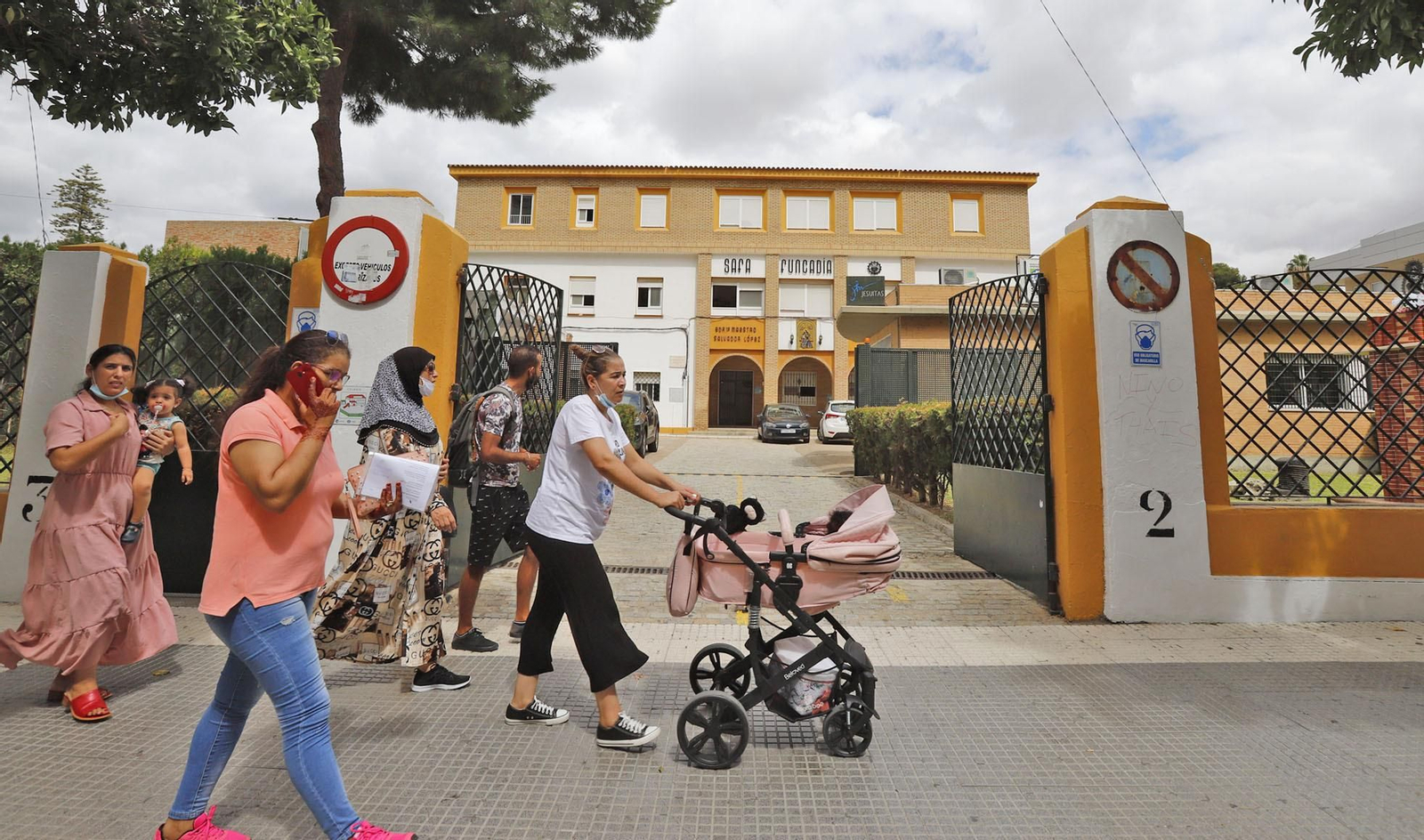 Entrada de acceso al colegio Funcadia de la capital.