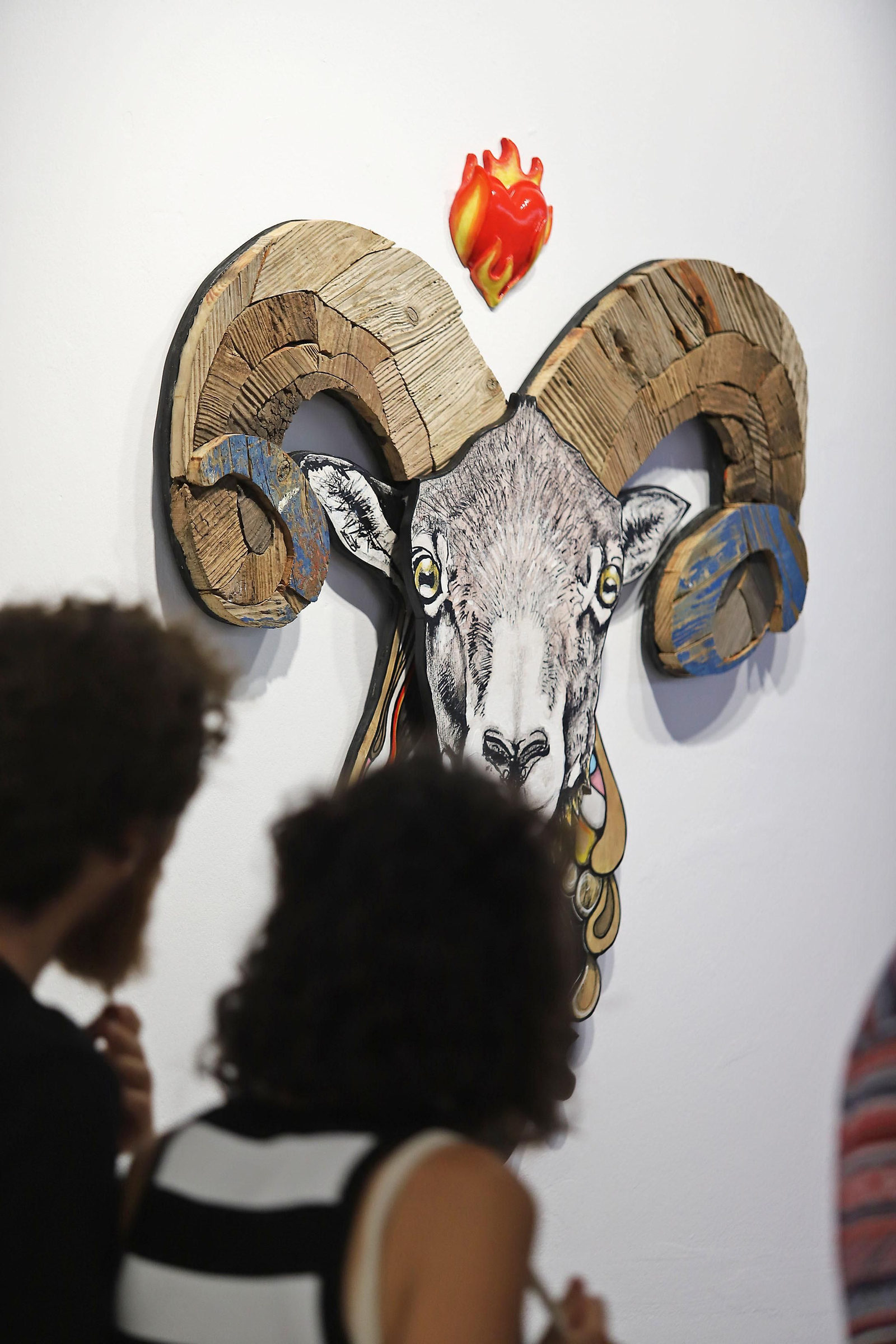 Imágenes de la exposición del artista onubense Wild Welva titulada 'El adiós, el comienzo y todo lo demás'.