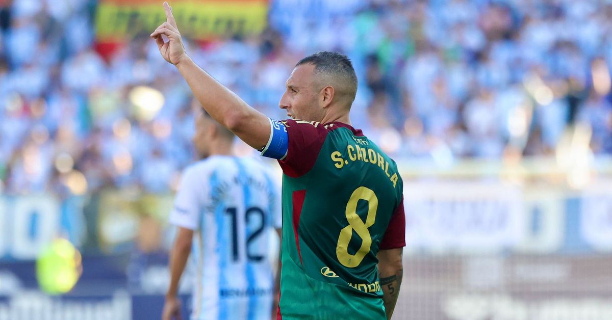 Santi Cazorla y su vuelta a Málaga "Tenía que ir saludando en cada córner"