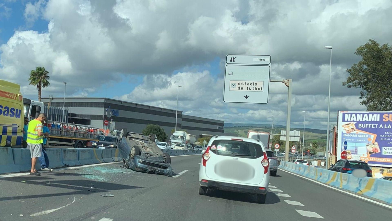 Un accidente de tráfico a la salida de Algeciras.