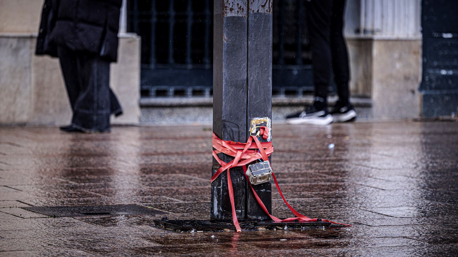 El deterioro de la plaza de la Iglesia en San Fernando, en imágenes