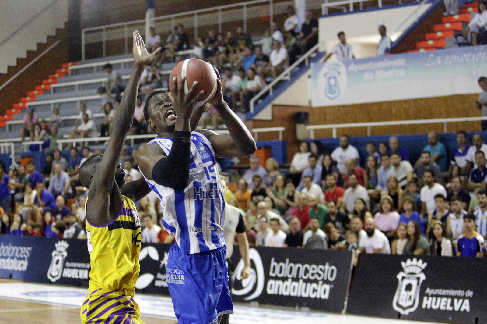 Imágenes del UE Mataró-Huelva Comercio en el Andrés Estrada
