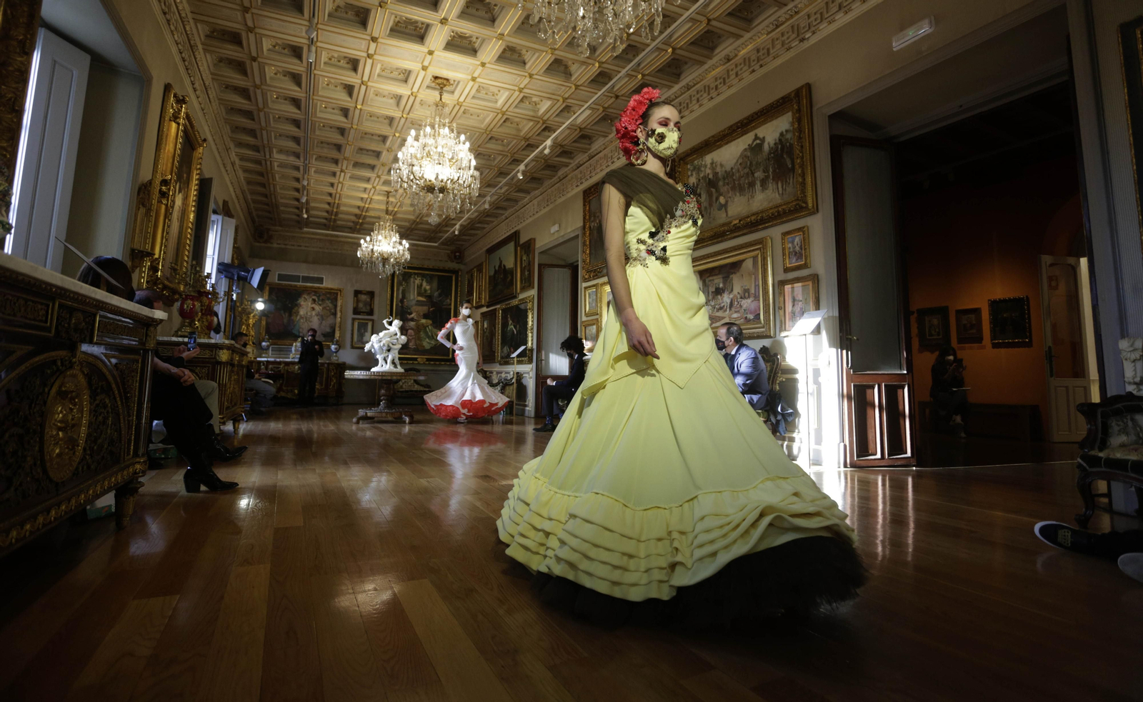 Las imágenes del desfile  Úniqo Qlamenco
