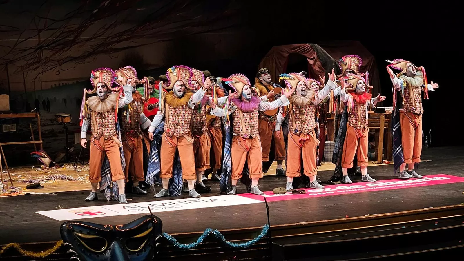 El Carnaval regresa a Almería en pleno agosto con risas, coplas y solidaridad por una gran causa