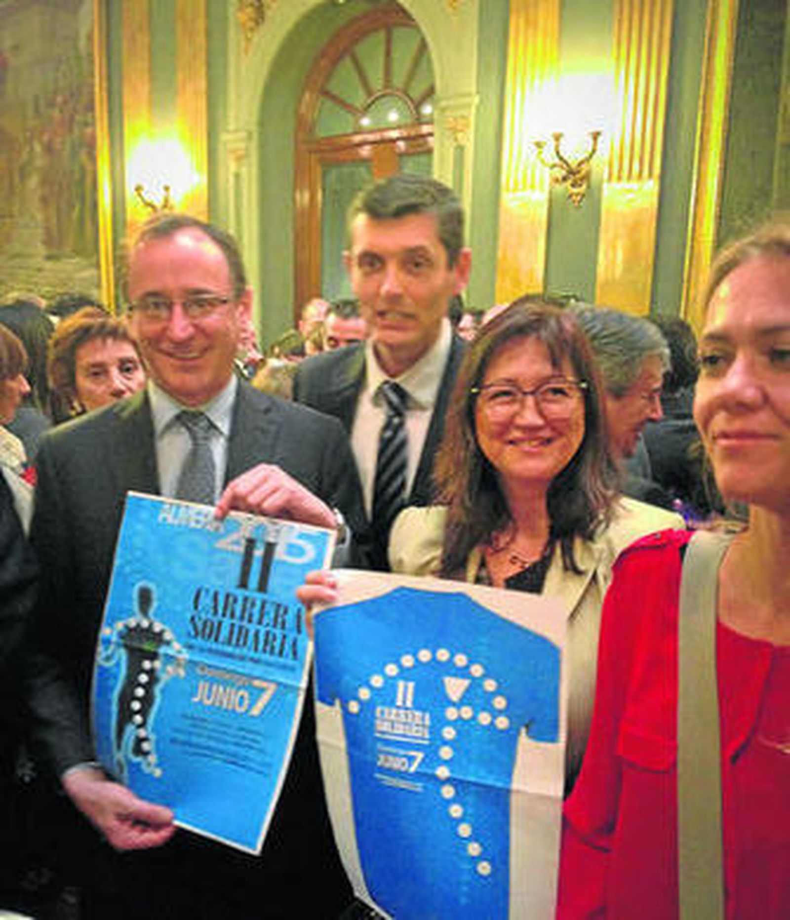 Famosos apoyan la carrera solidaria