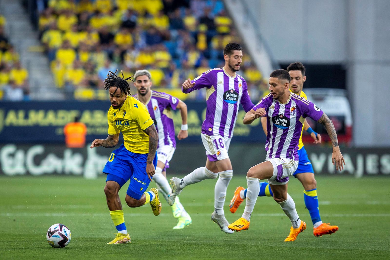 Todas las imágenes del Cádiz C.F.-Valladolid en el Nuevo Mirandilla