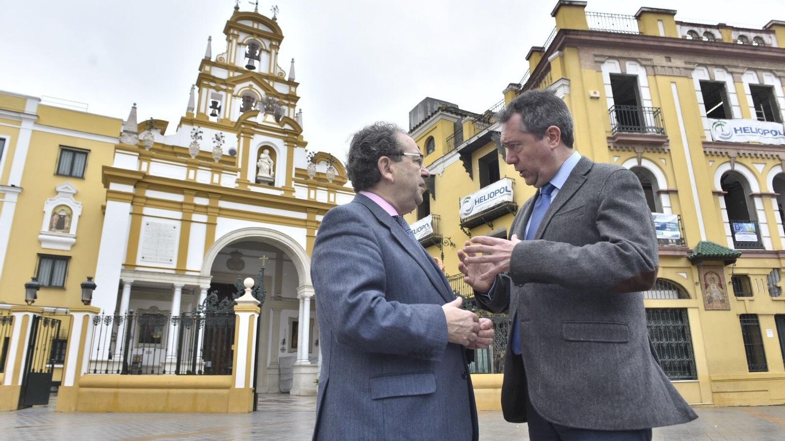 El alcalde durante su visita a la zona tras la conclusión de las obras.