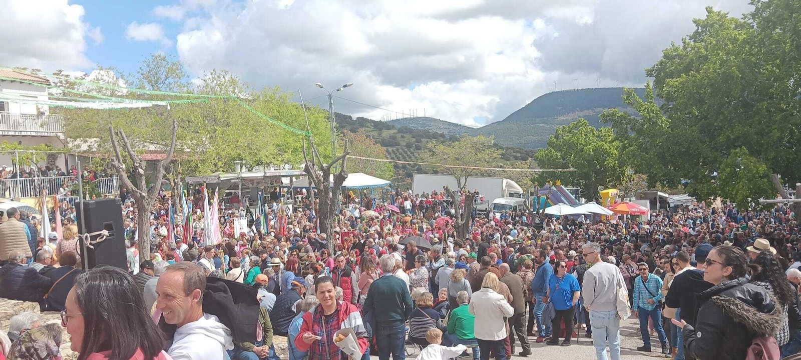 En imágenes: Los vecinos de Hoya del Salobral veneran  a su Virgen de la Cabeza