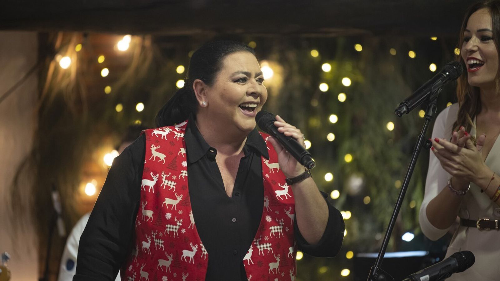 María del Monte en plena actuación en su casa de El Rocío