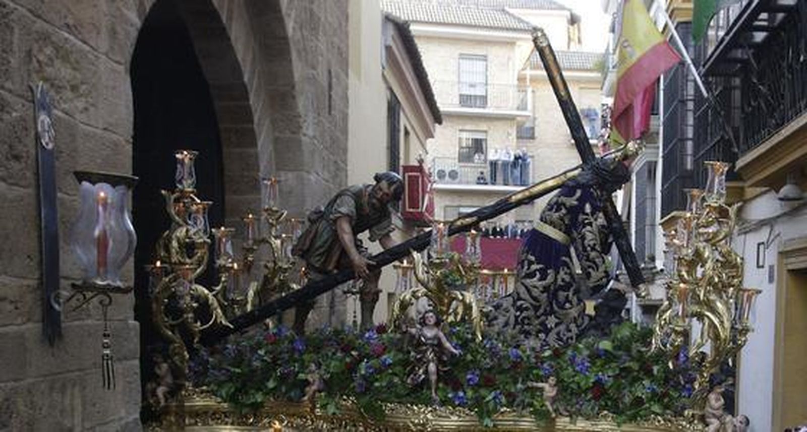 San Isidoro pone sus pasos en la calle  Foto: Jose Angel Garcia