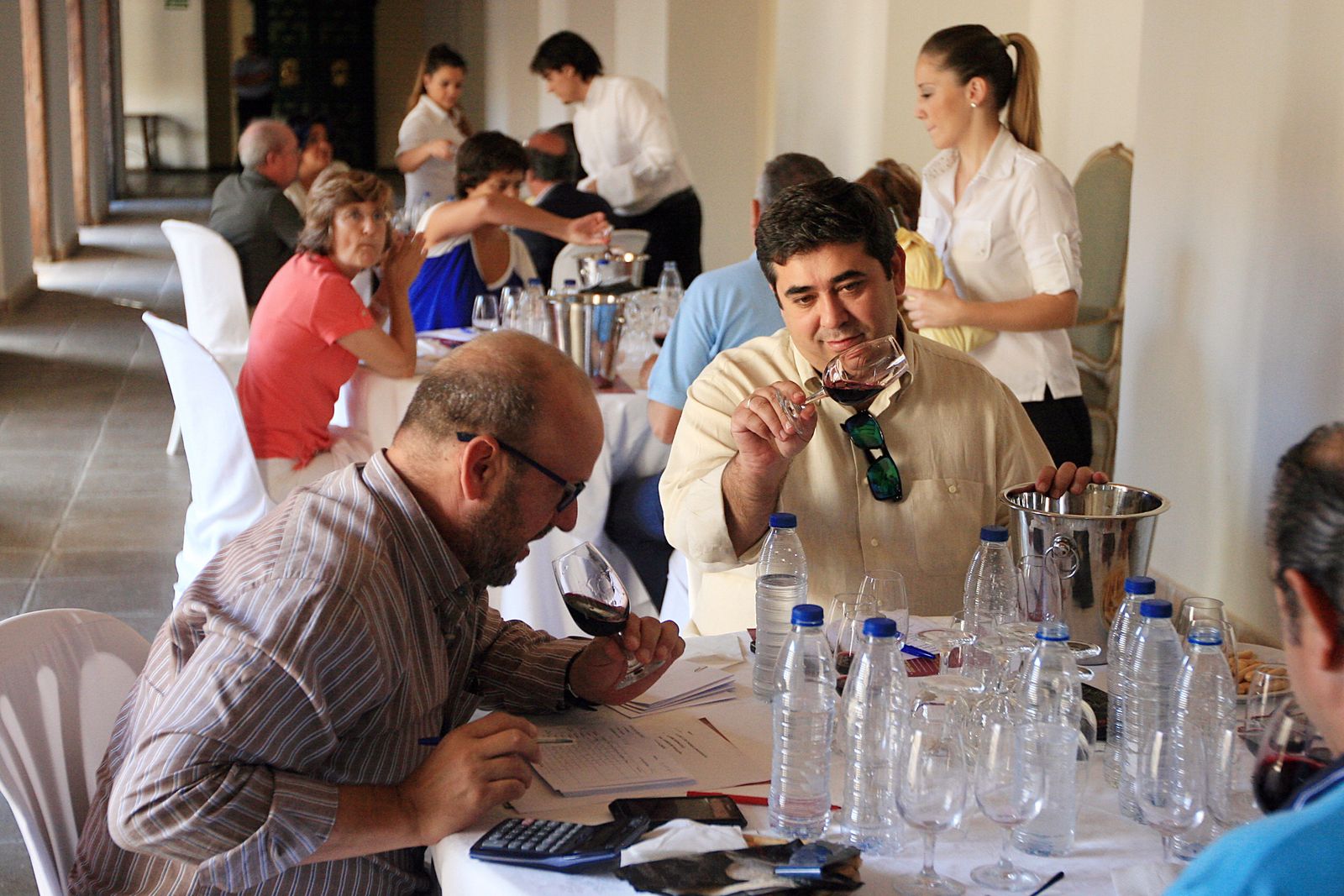 Los expertos catan durante una edición pasada de Ecoracimo.
